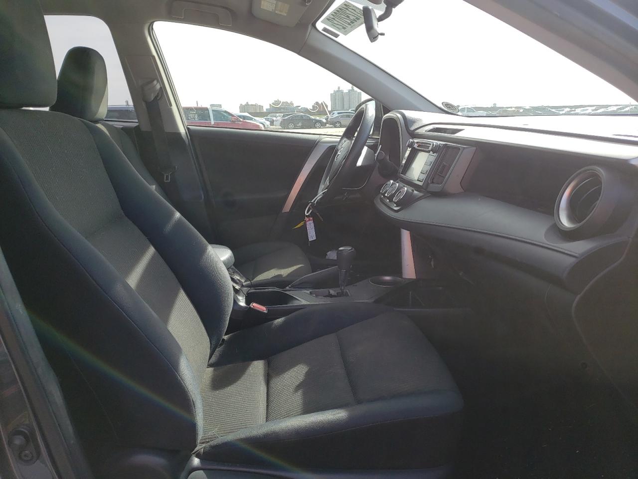 Photo 5 from auction – 2014 TOYOTA RAV4 LE with VIN JTMZFREV0EJ023763