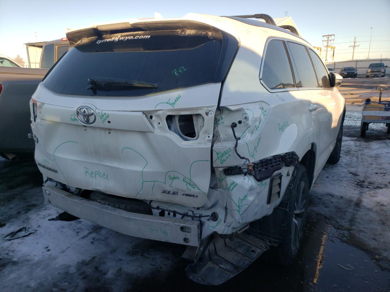 Photo 4 from auction – 2016 TOYOTA HIGHLANDER with VIN 5TDJKRFH1GS347666