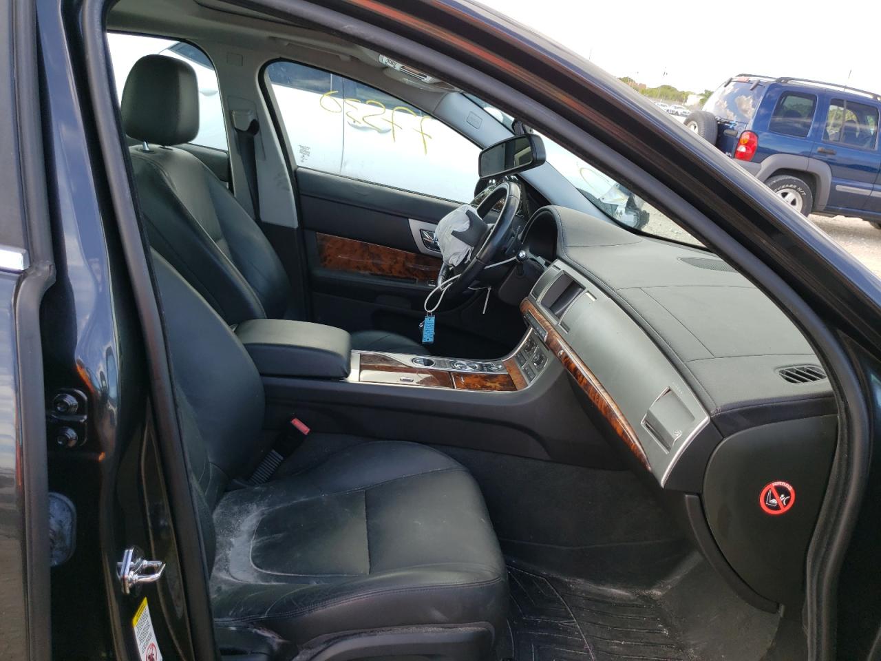 Photo 5 from auction – 2015 JAGUAR XF 2.0T PR with VIN SAJWA0FS0FPU82146
