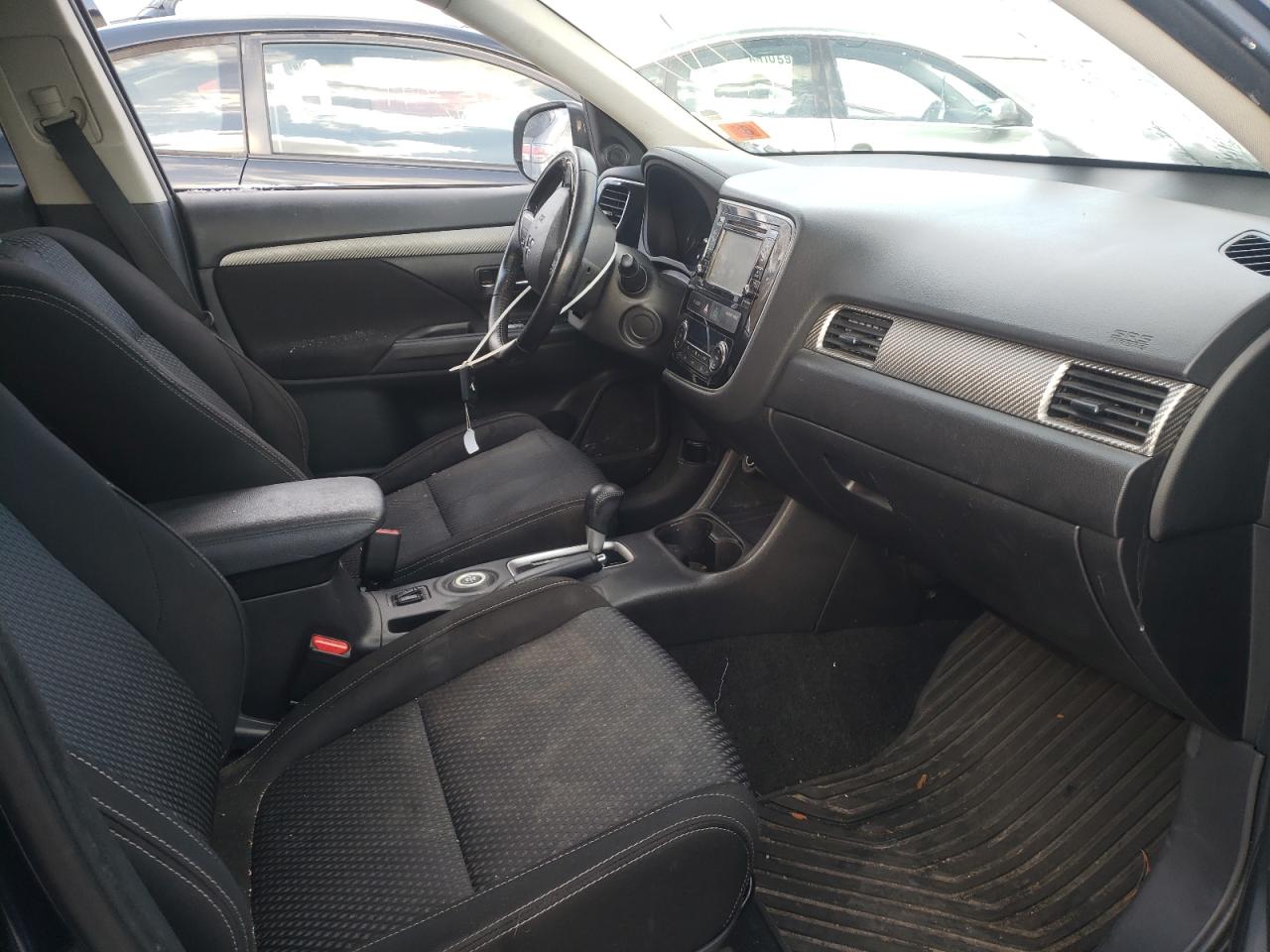 Photo 5 from auction – 2016 MITSUBISHI OUTLANDER with VIN JA4AZ3A37GZ007502
