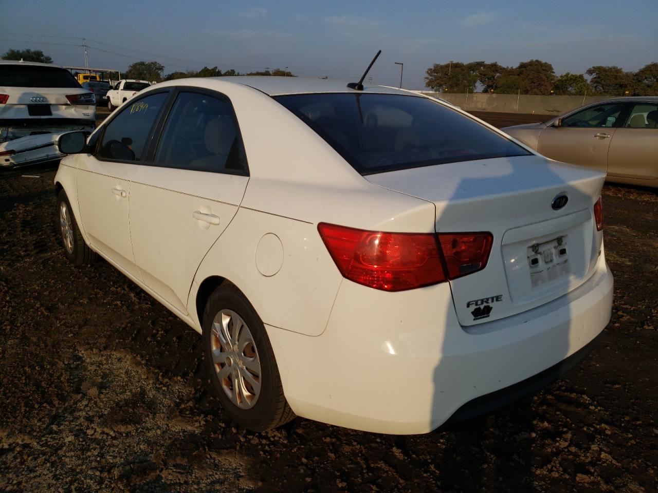 Photo 3 from auction – 2010 KIA FORTE EX with VIN KNAFU4A25A5850620