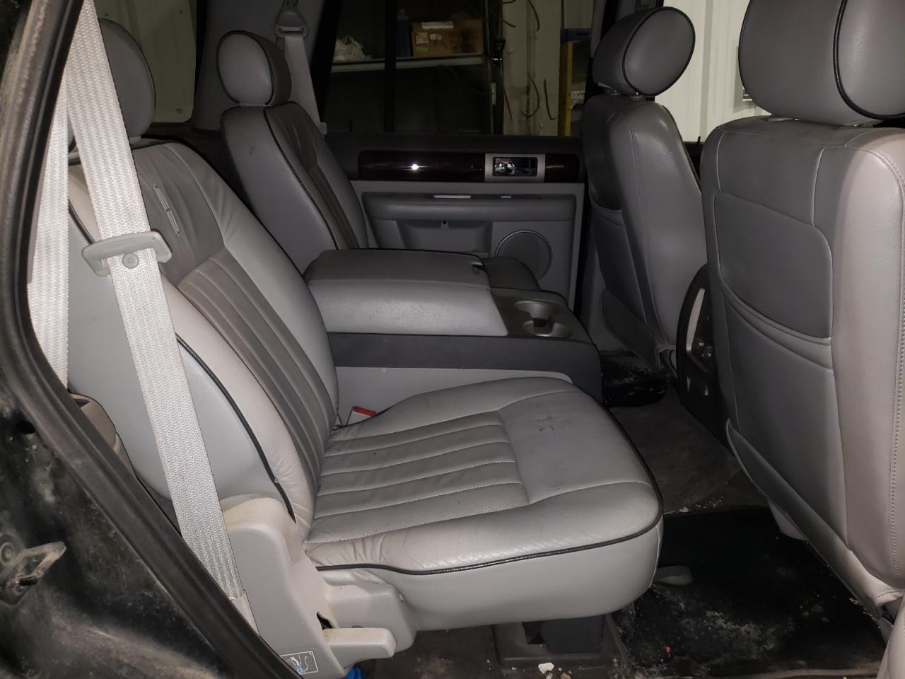 Photo 6 from auction – 2006 LINCOLN NAVIGATOR with VIN 5LMFU28526LJ26547