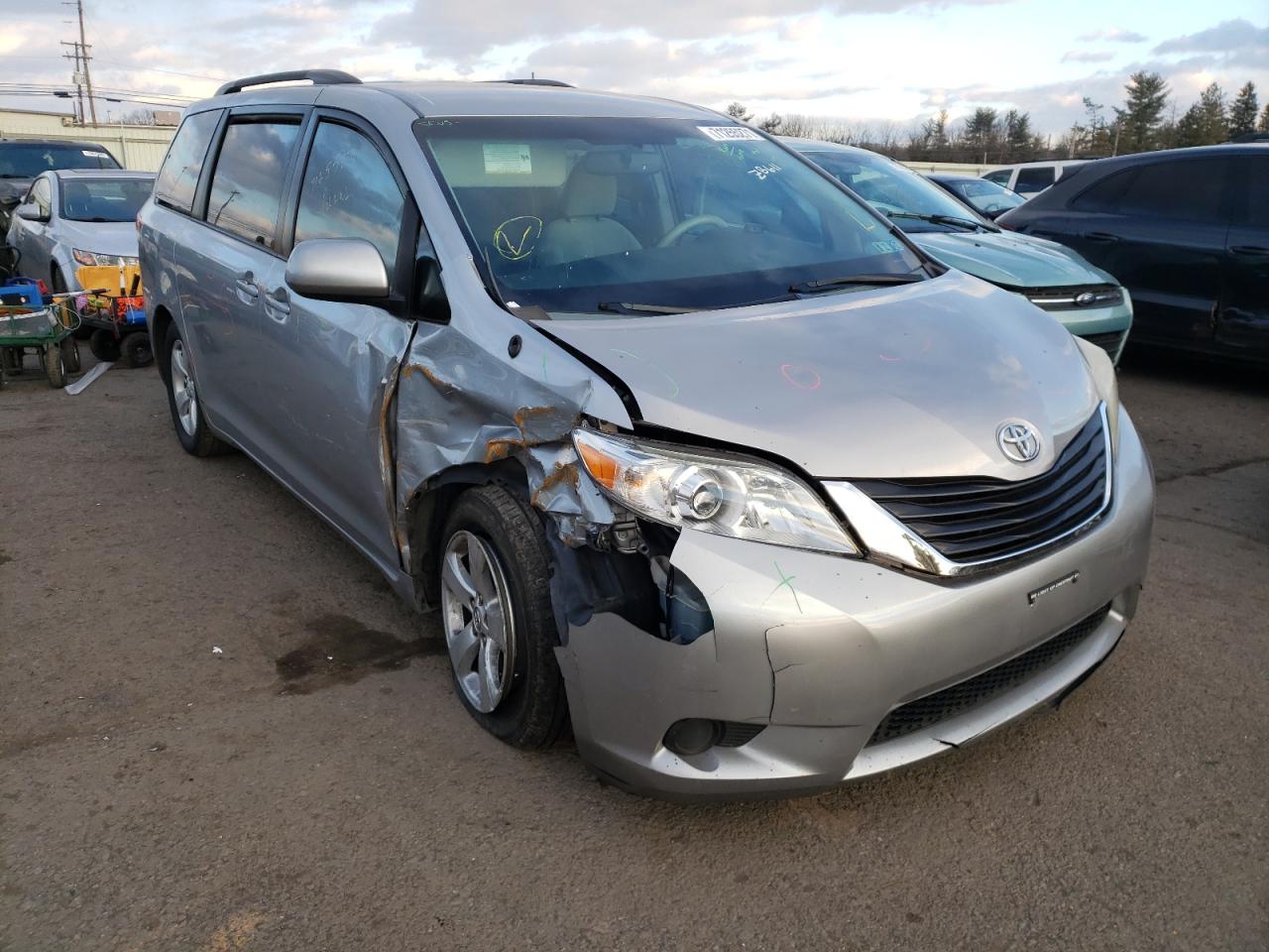 Photo 1 from auction – 2014 TOYOTA SIENNA LE with VIN 5TDKK3DCXES505329