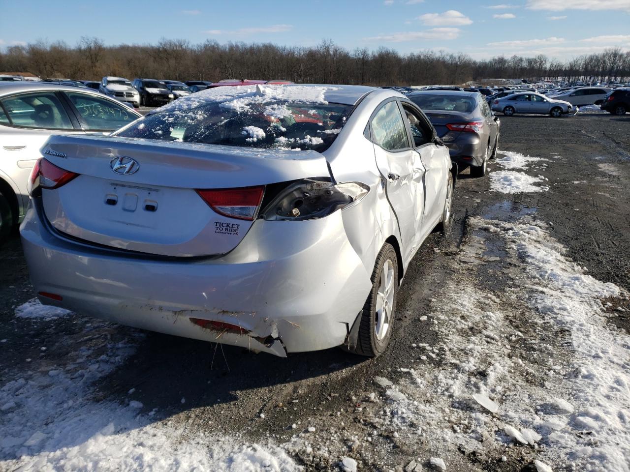 Photo 4 from auction – 2012 HYUNDAI ELANTRA GL with VIN 5NPDH4AE4CH122475