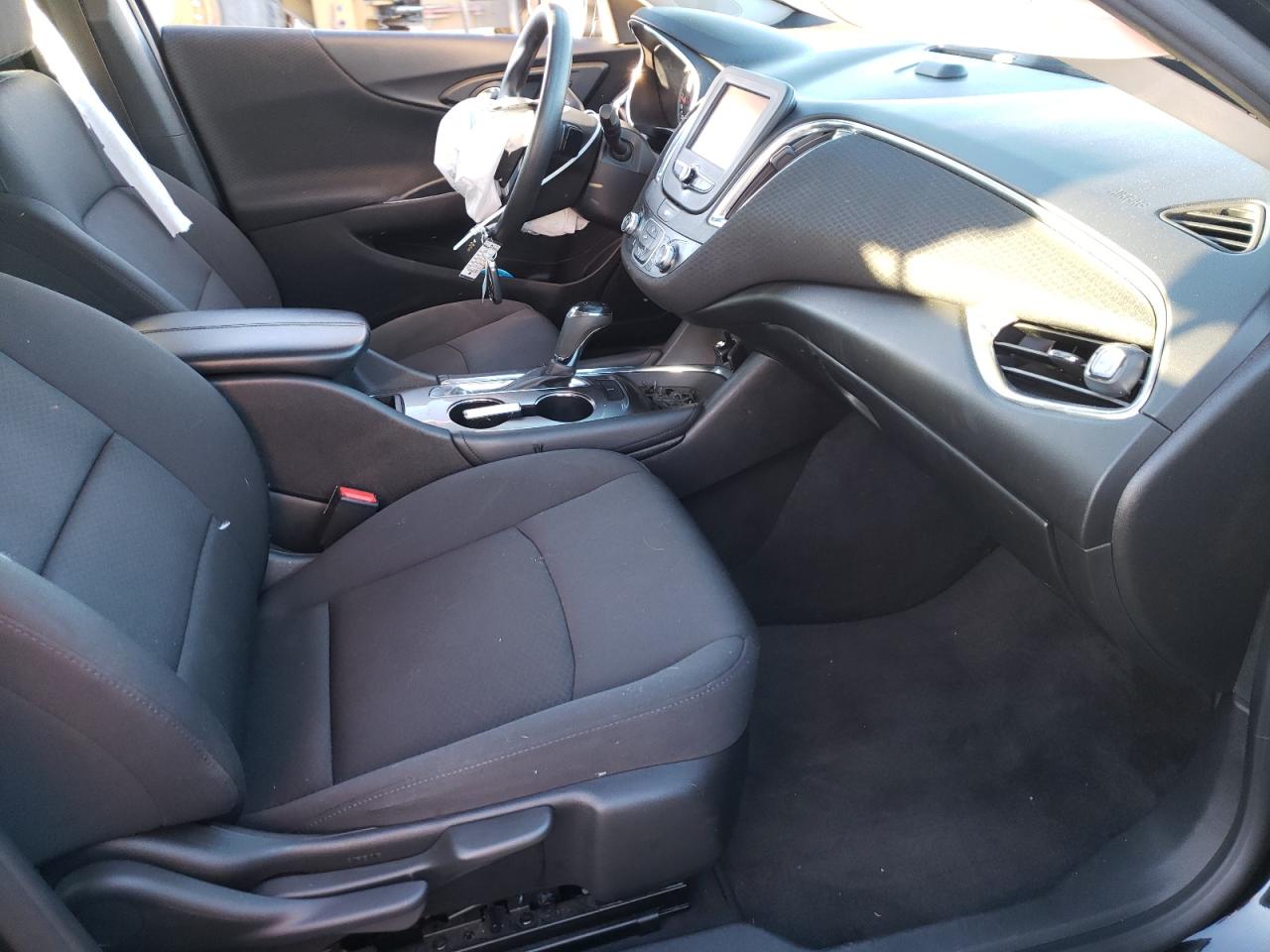 Photo 5 from auction – 2018 CHEVROLET MALIBU LT with VIN 1G1ZD5ST2JF267888