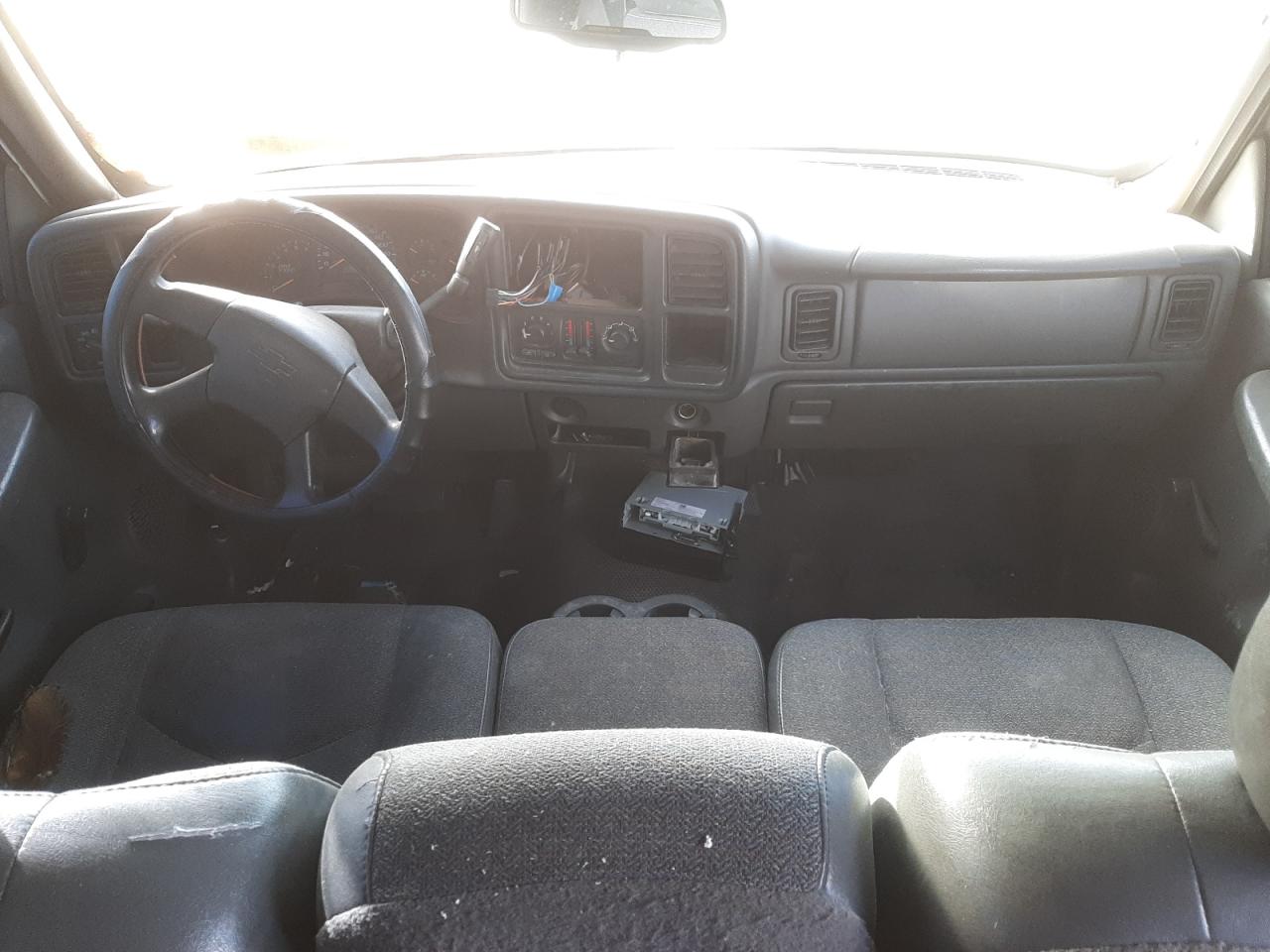 Photo 9 from auction – 2005 CHEVROLET SILVERADO with VIN 1GCEC19X45Z350799