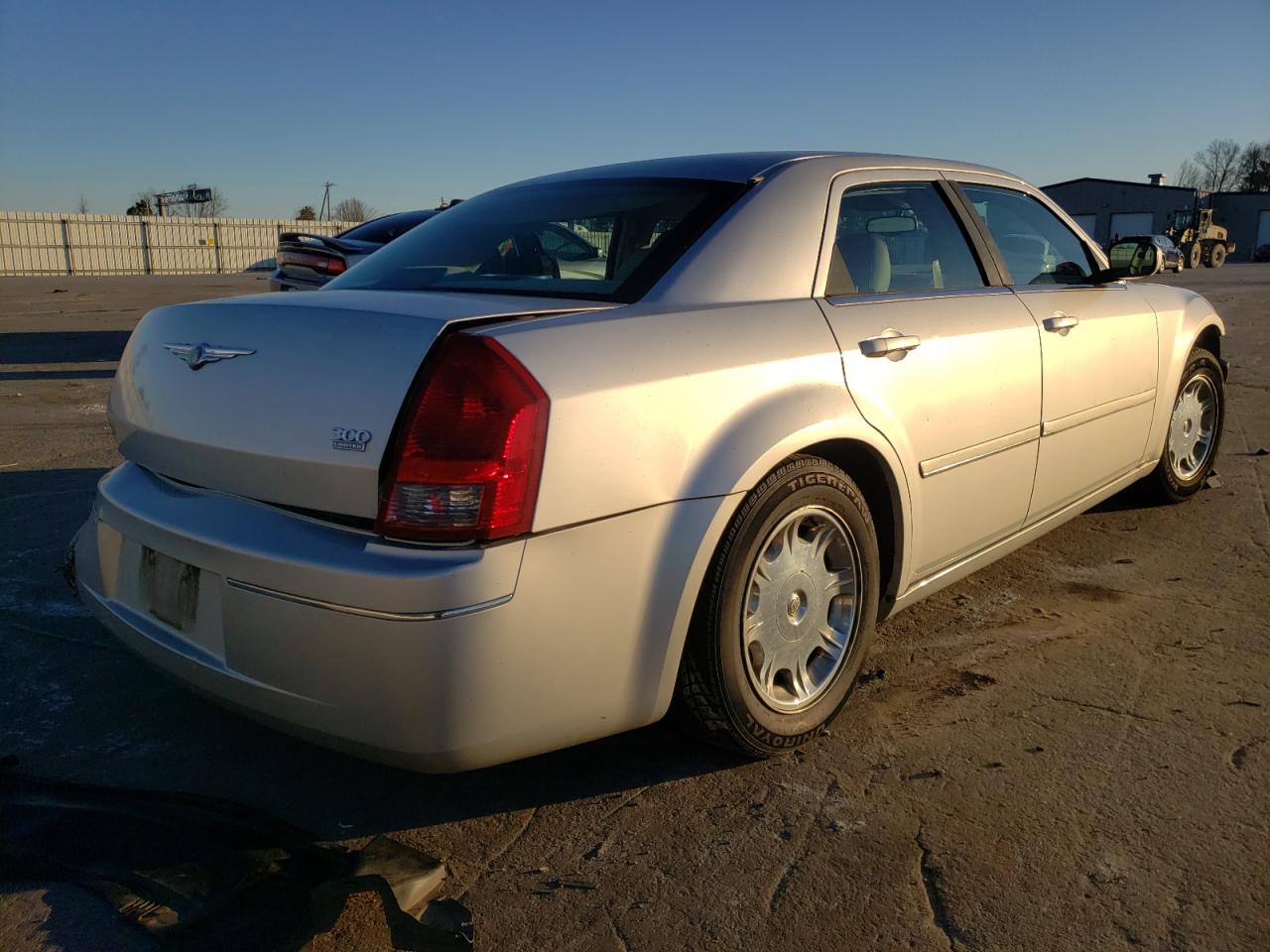 Photo 4 from auction – 2005 CHRYSLER 300 TOURIN with VIN 2C3AA53G55H693713