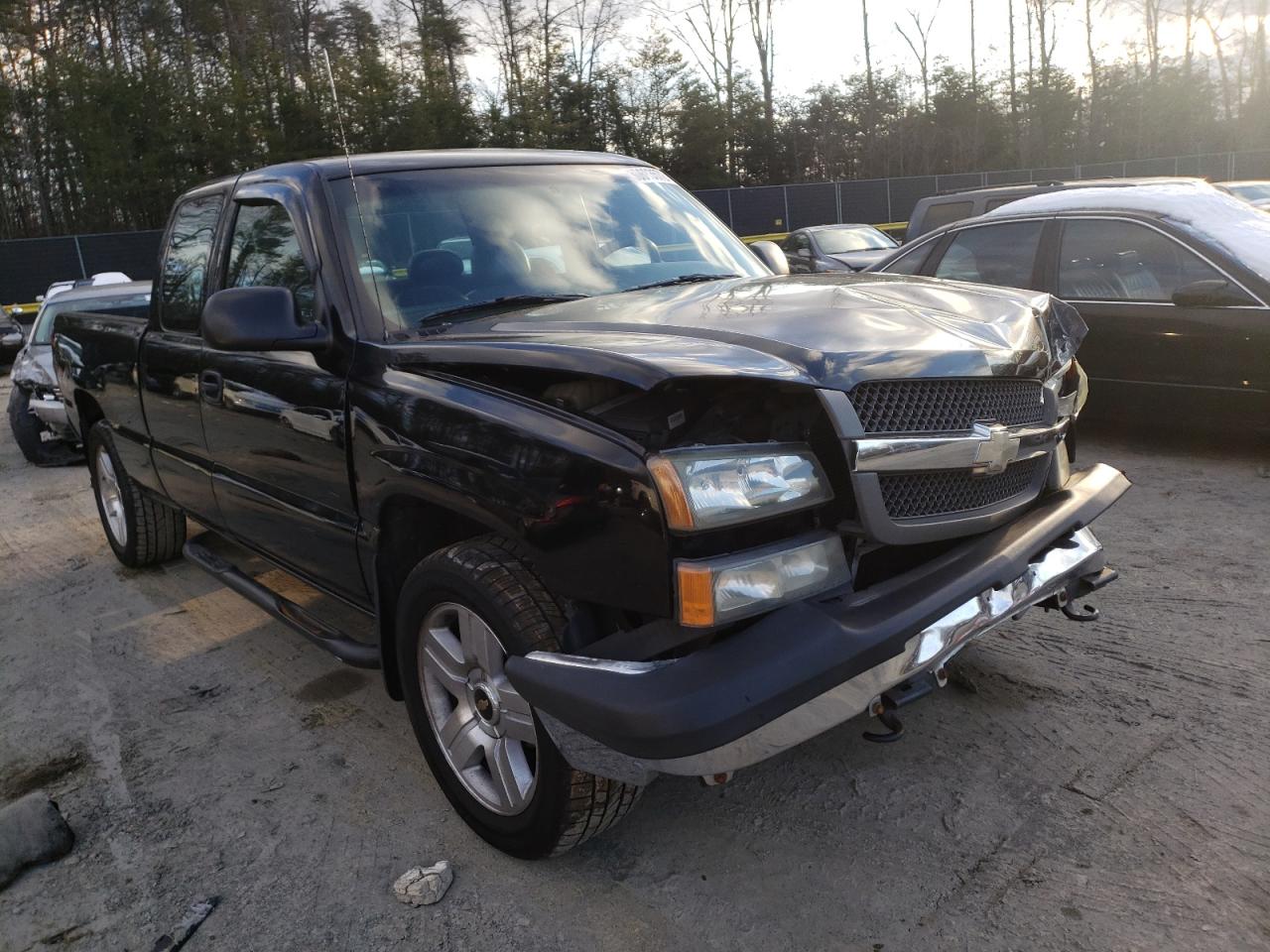 CHEVROLET SILVERADO 2003 with VIN 1GCEK19V83E363898 - Photo from auction