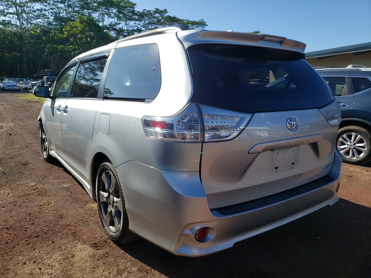 Photo 3 from auction – 2020 TOYOTA SIENNA SE with VIN 5TDXZ3DC2LS049065