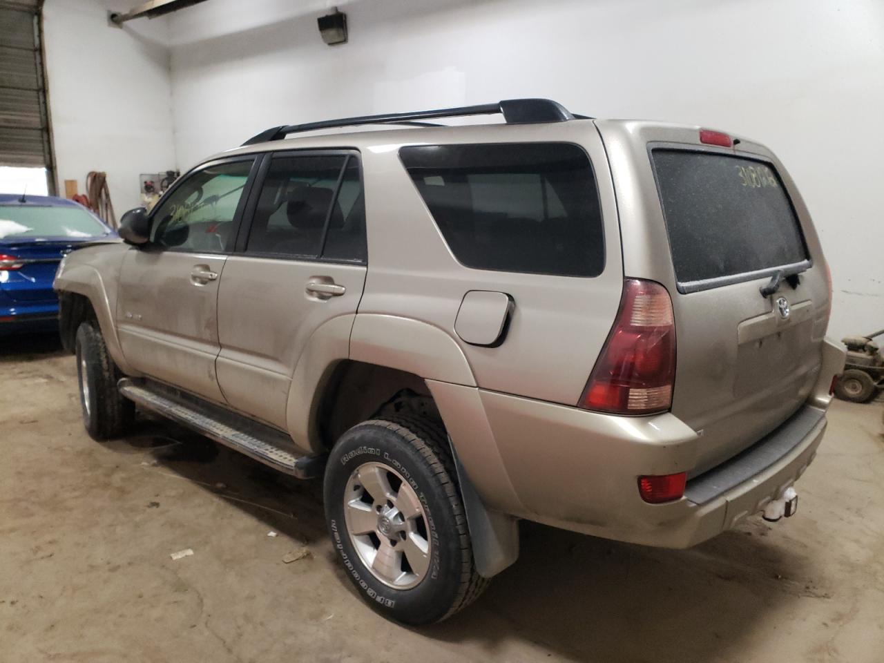 Photo 3 from auction – 2005 TOYOTA 4RUNNER SR with VIN JTEBU14RX50057224