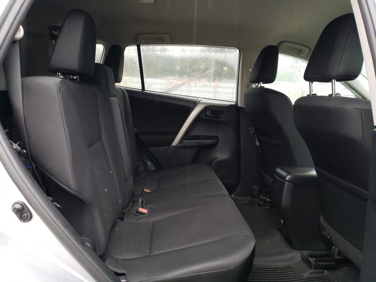 Photo 6 from auction – 2017 TOYOTA RAV4 LE with VIN 2T3BFREV7HW640620