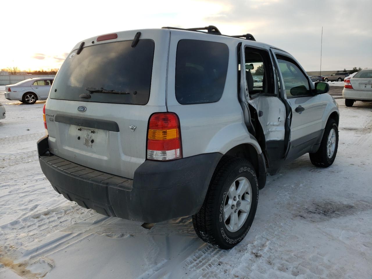 Photo 4 from auction – 2006 FORD ESCAPE XLT with VIN 1FMYU93136KC23626