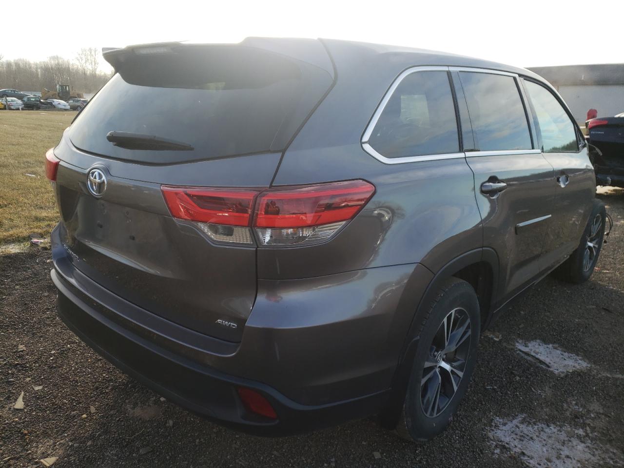 Photo 4 from auction – 2019 TOYOTA HIGHLANDER with VIN 5TDBZRFH1KS708869
