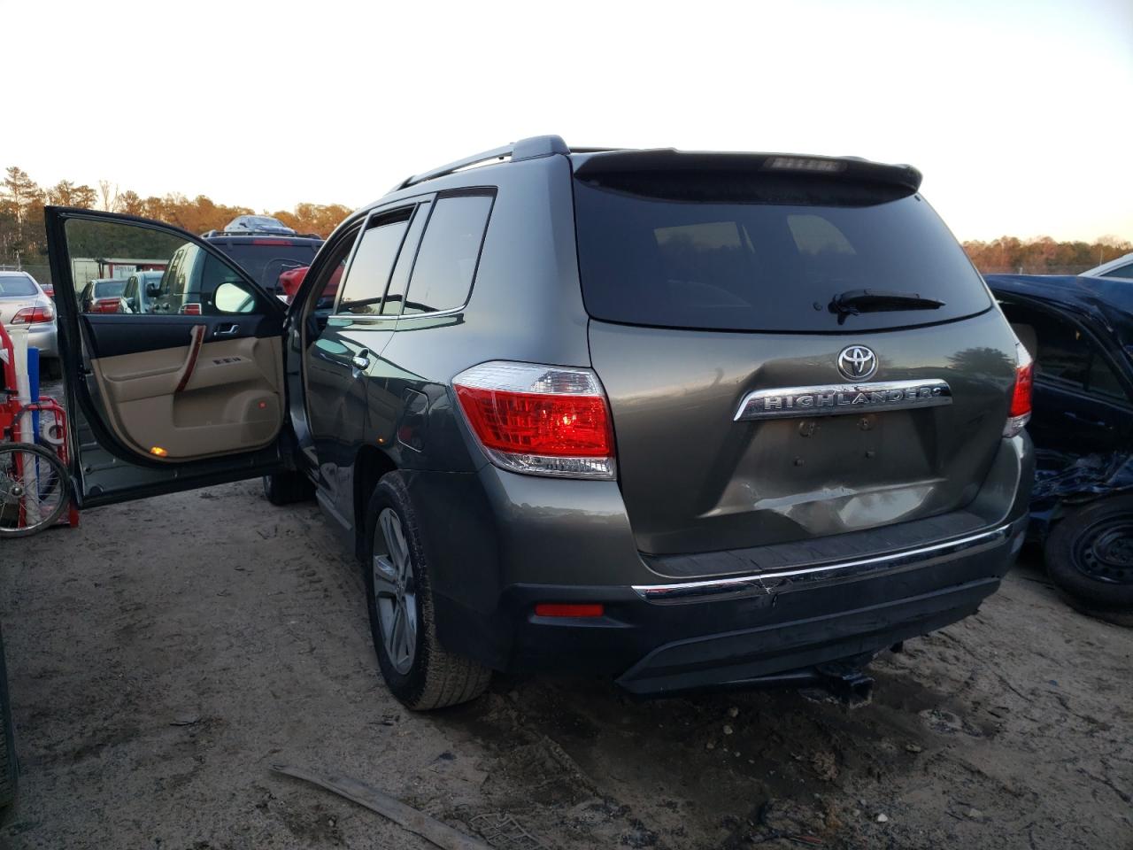 Photo 3 from auction – 2012 TOYOTA HIGHLANDER with VIN 5TDYK3EH6CS057169