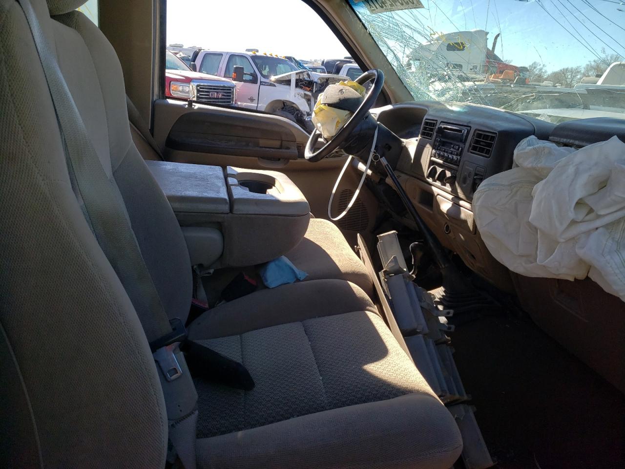 Photo 5 from auction – 2002 FORD F350 SUPER with VIN 1FDWX37F82EA88122