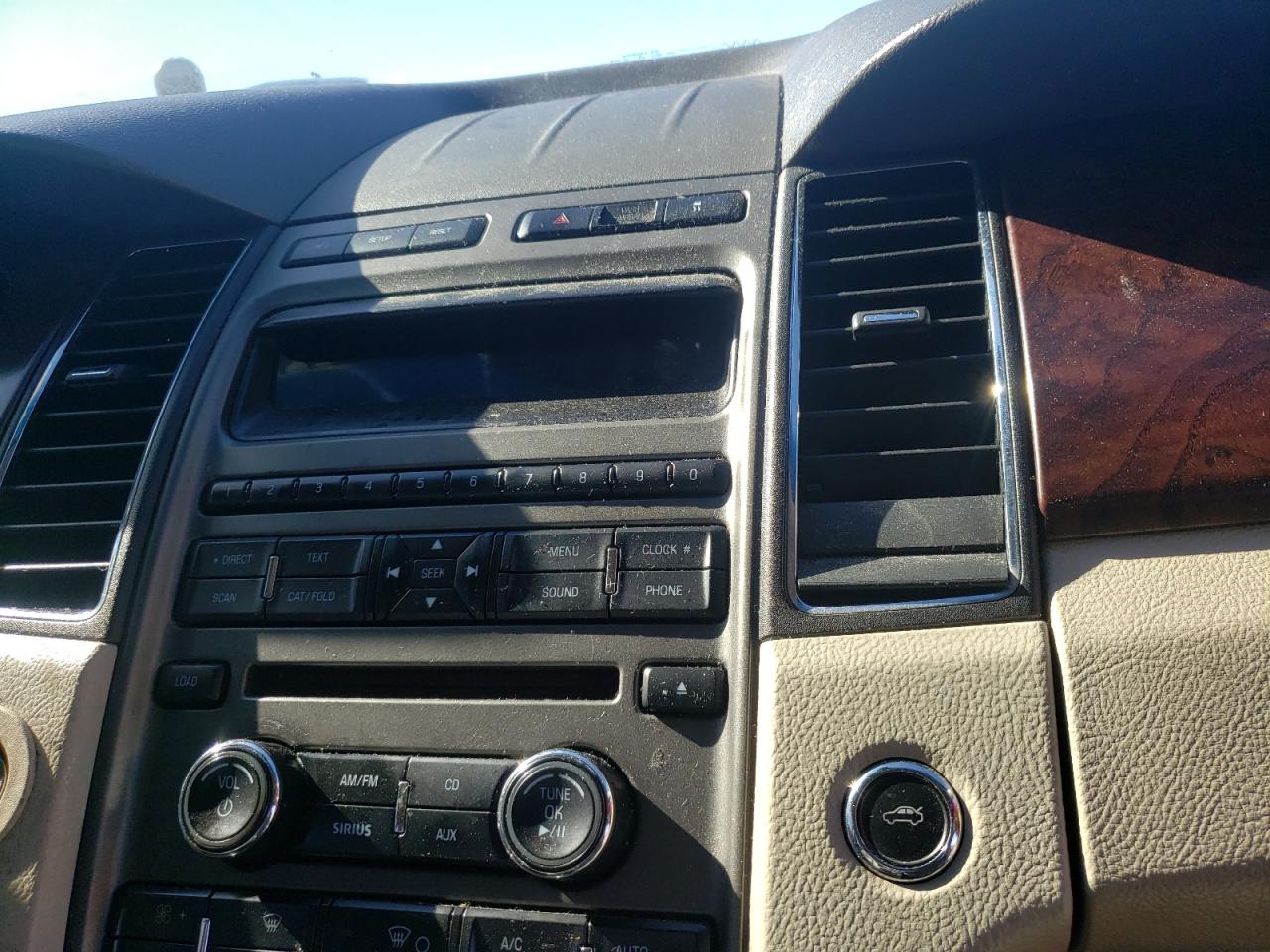 صورة رقم 9 من المزاد - 2010 FORD TAURUS SEL مع VIN 1FAHP2EW4AG117554