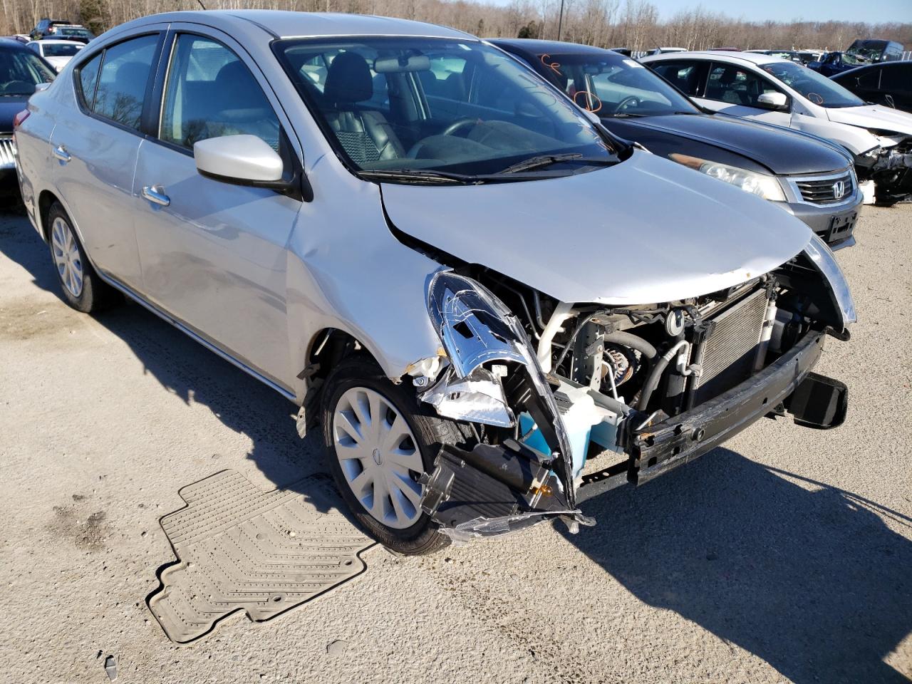 NISSAN VERSA S 2018 with VIN 3N1CN7AP7JK427983 - Photo from auction