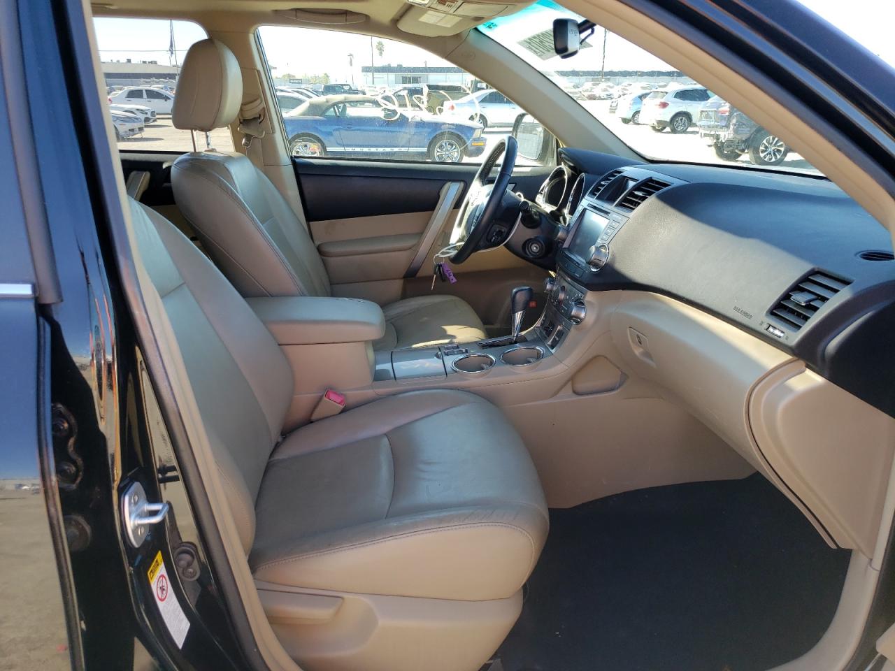 Photo 5 from auction – 2012 TOYOTA HIGHLANDER with VIN JTEBC3EHXC2004366