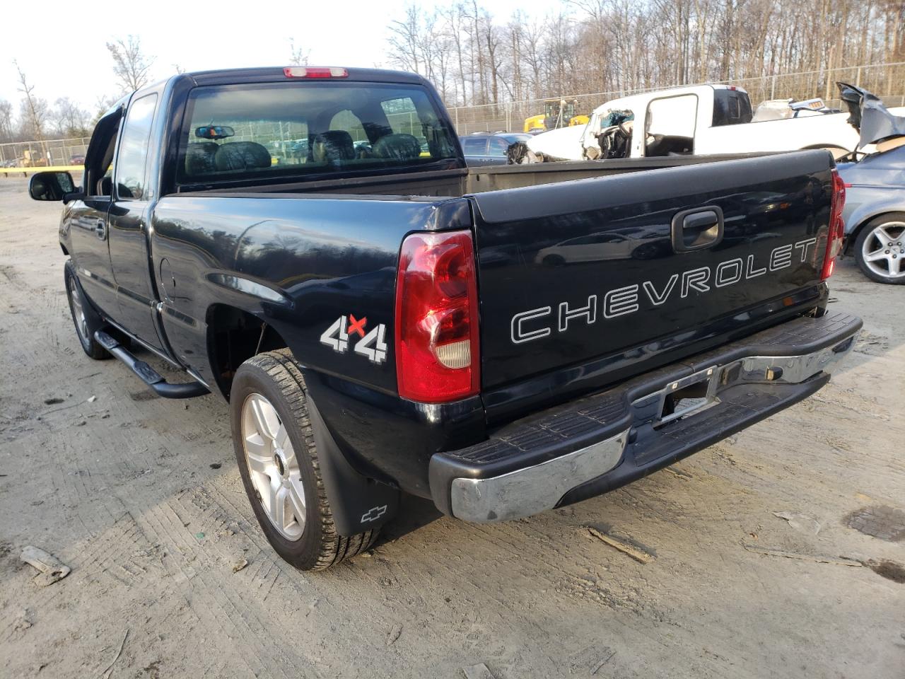 Photo 3 from auction – 2003 CHEVROLET SILVERADO with VIN 1GCEK19V83E363898