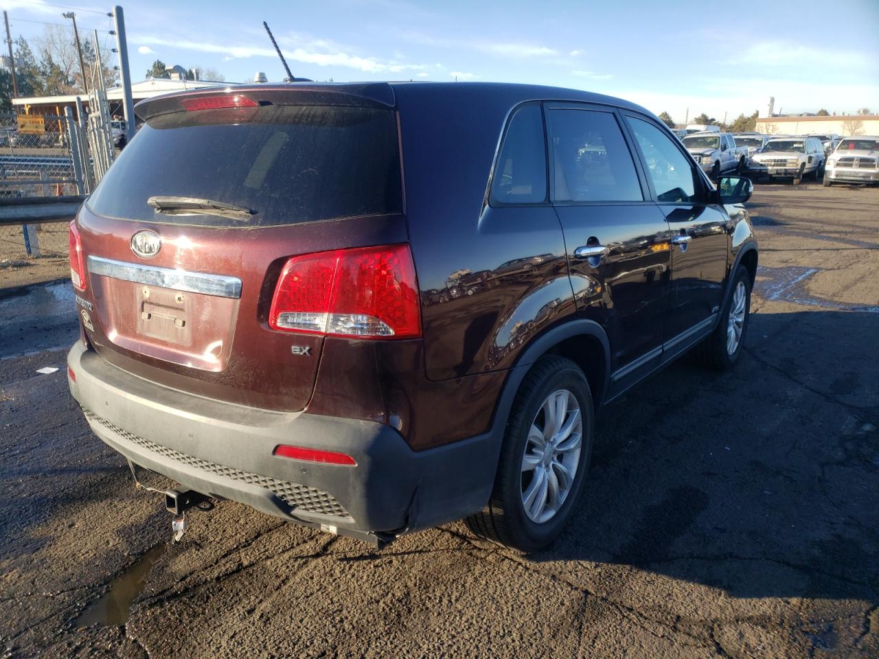 Photo 4 from auction – 2011 KIA SORENTO EX with VIN 5XYKUCA18BG021696