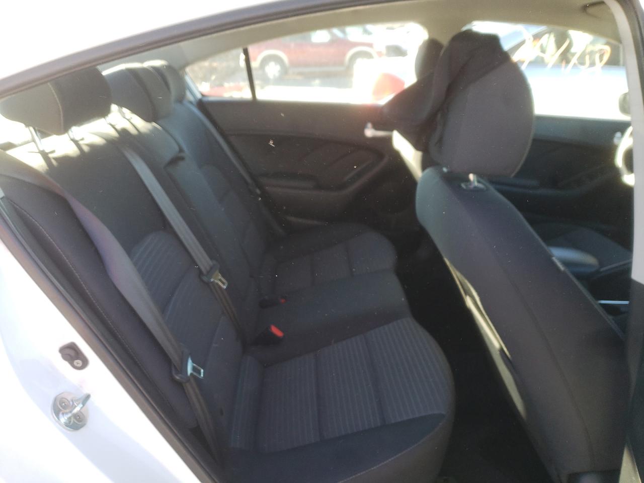 Photo 6 from auction – 2017 KIA FORTE LX with VIN 3KPFL4A71HE008051