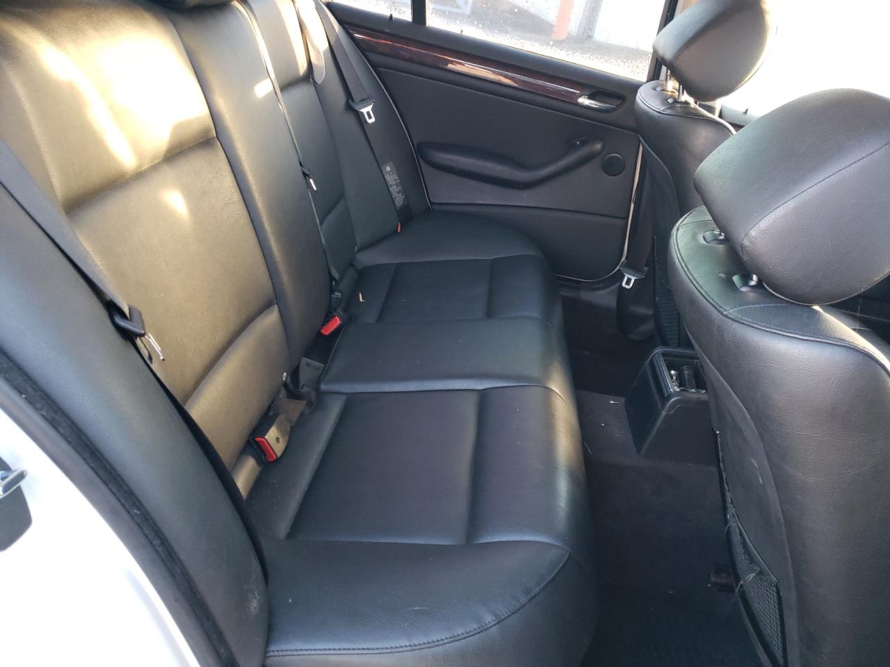 Photo 6 from auction – 2005 BMW 325 IS SUL with VIN WBAAZ33465KW75175