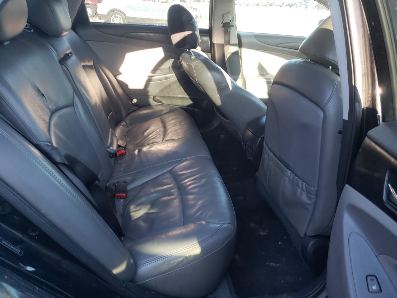 Photo 6 from auction – 2013 HYUNDAI SONATA SE with VIN 5NPEC4AC9DH625552