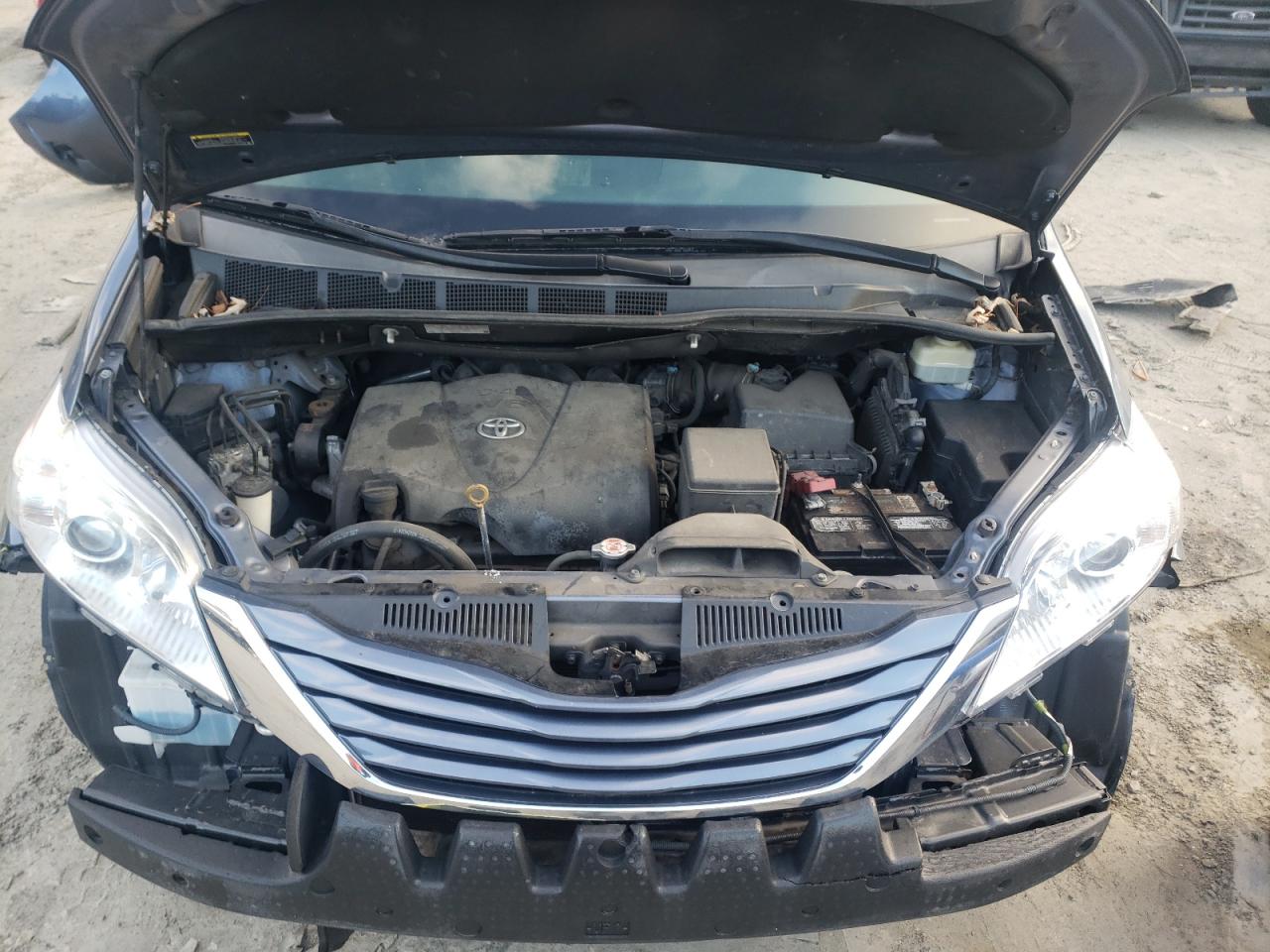 Photo 7 from auction – 2017 TOYOTA SIENNA LE with VIN 5TDKZ3DC3HS767614