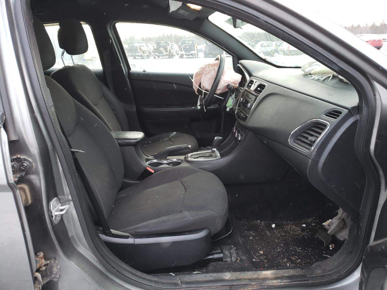 Photo 5 from auction – 2013 CHRYSLER 200 LX with VIN 1C3CCBAB3DN636344