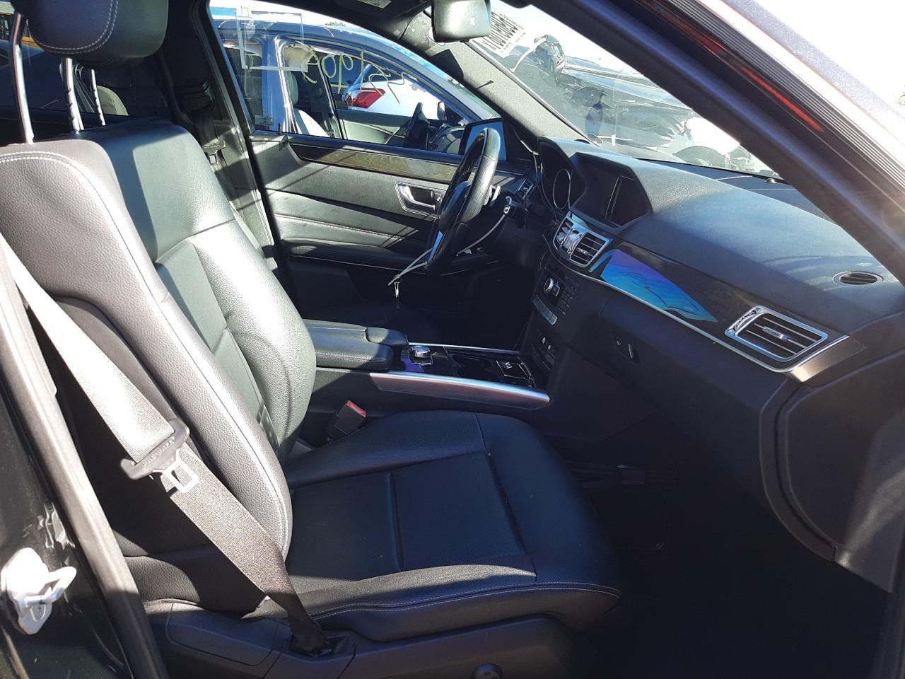 Photo 5 from auction – 2015 MERCEDES-BENZ E 250 BLUE with VIN WDDHF0EB7FB087037