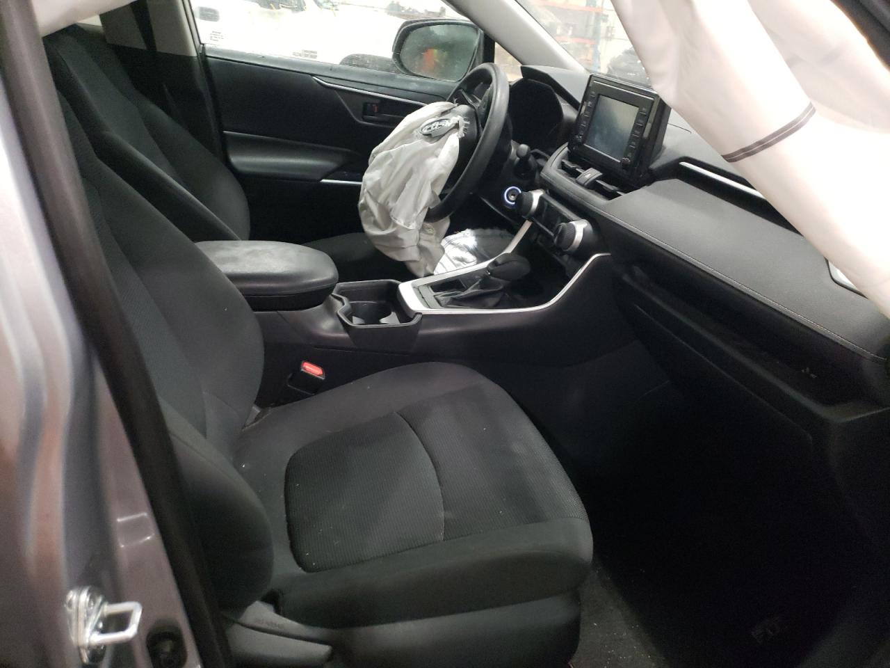 Photo 5 from auction – 2019 TOYOTA RAV4 LE with VIN 2T3H1RFV8KC001162