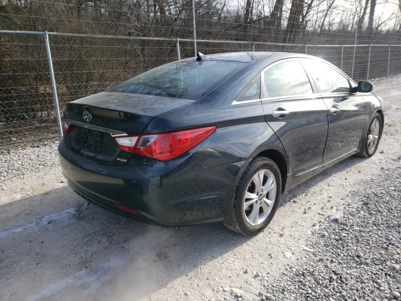 Photo 4 from auction – 2011 HYUNDAI SONATA SE with VIN 5NPEC4ACXBH296907