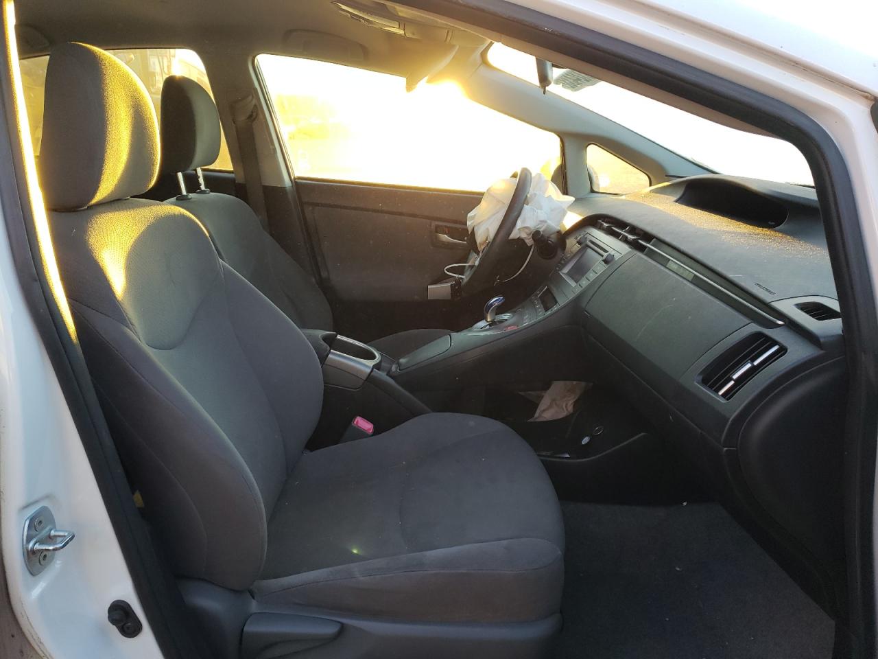 Photo 5 from auction – 2013 TOYOTA PRIUS with VIN JTDKN3DU2D5662082