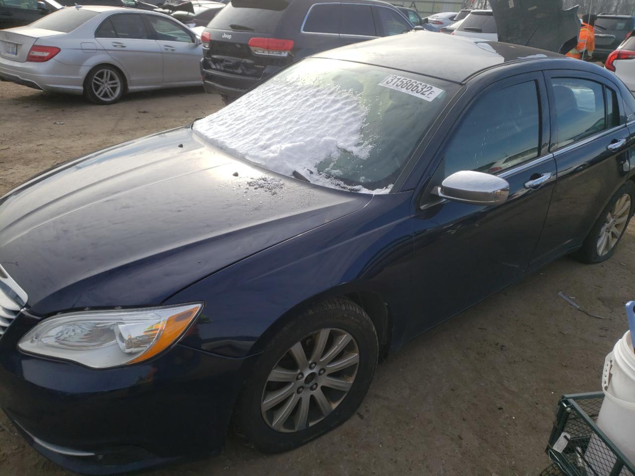 Photo 2 from auction – 2013 CHRYSLER 200 LIMITE with VIN 1C3CCBCG0DN595793