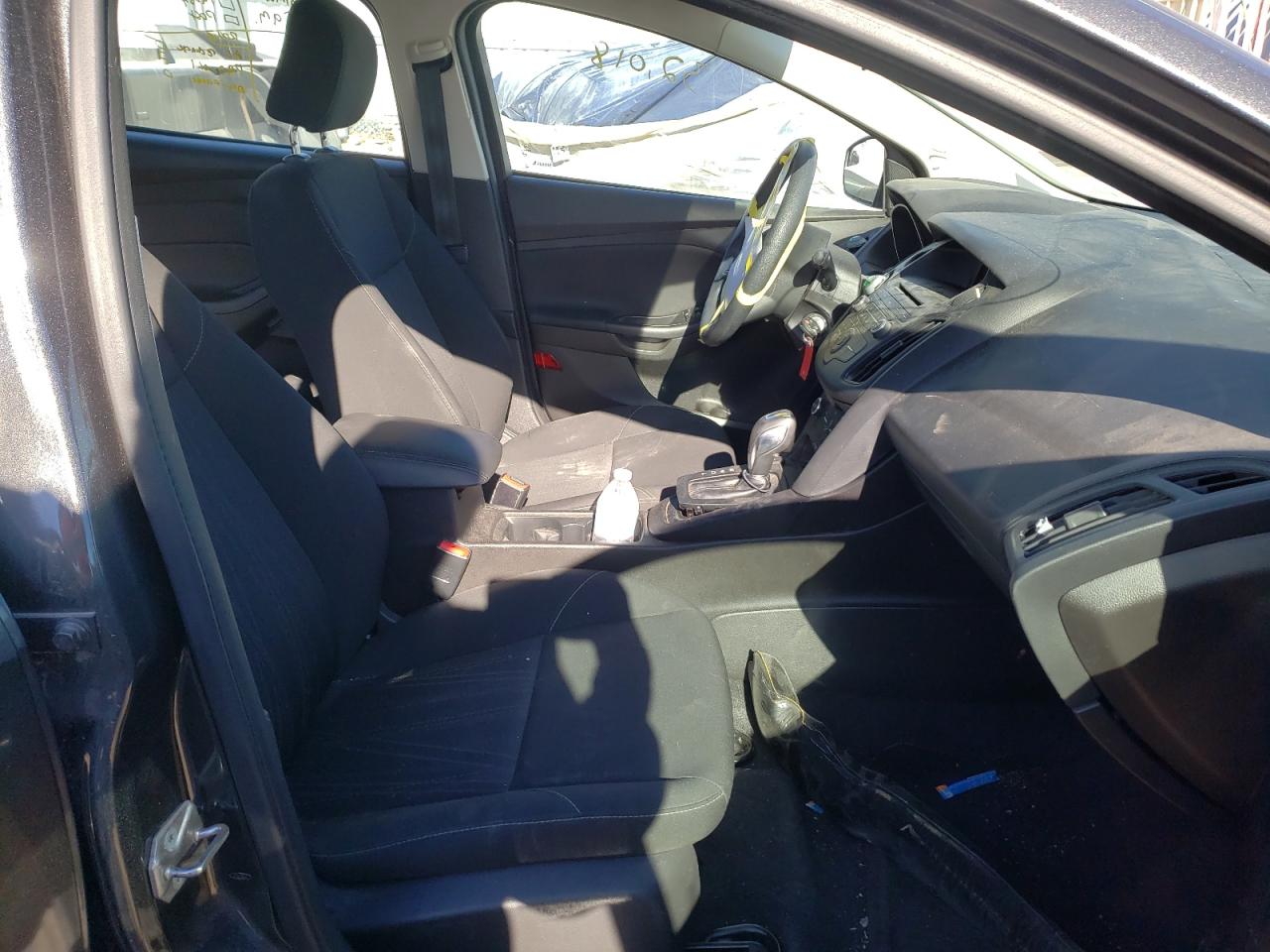 Photo 5 from auction – 2016 FORD FOCUS SE with VIN 1FADP3F21GL355555