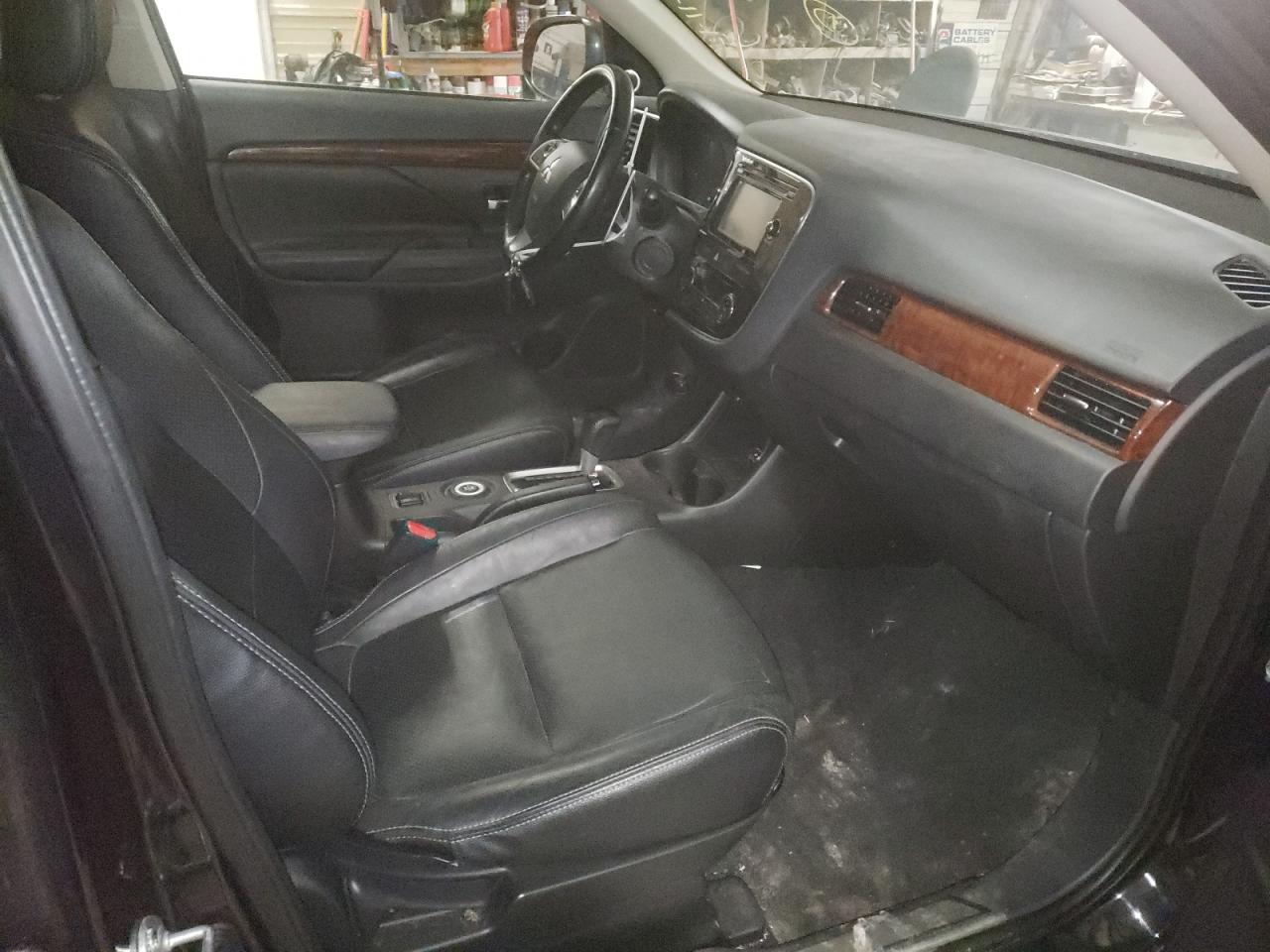 Photo 5 from auction – 2014 MITSUBISHI OUTLANDER with VIN JA4JZ4AX6EZ008405