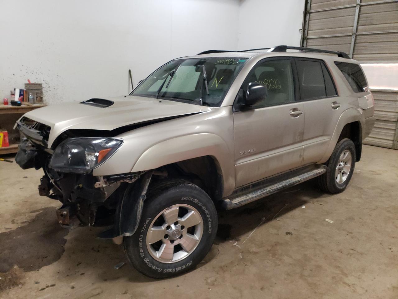 Photo 2 from auction – 2005 TOYOTA 4RUNNER SR with VIN JTEBU14RX50057224