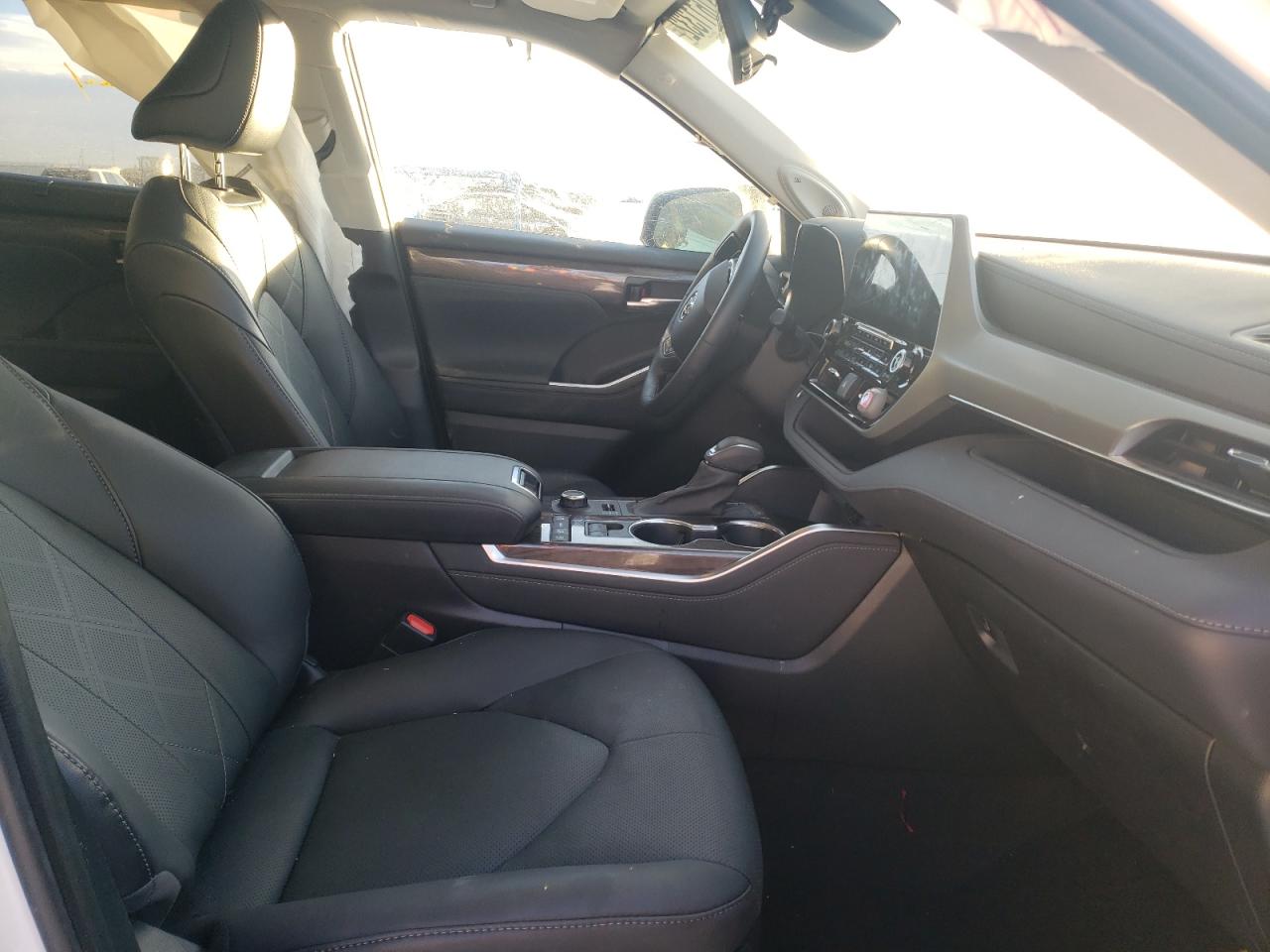Photo 5 from auction – 2021 TOYOTA HIGHLANDER with VIN 5TDFZRBH9MS102343