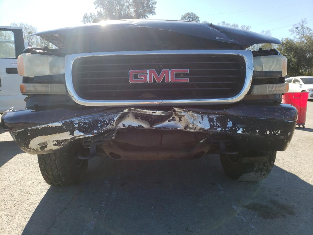 Photo 9 from auction – 2001 GMC YUKON with VIN 1GKEC13T01J206279
