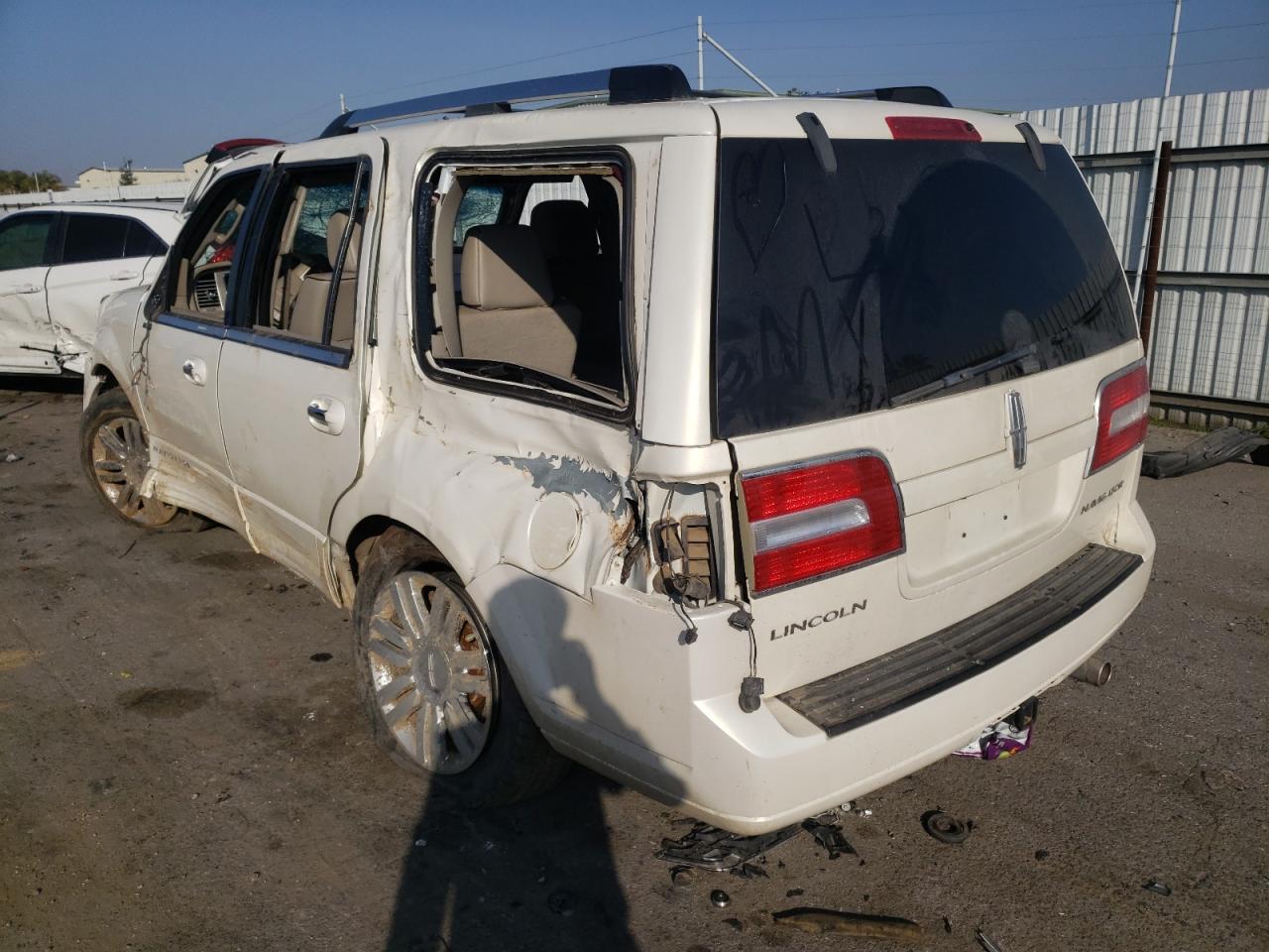 Photo 3 from auction – 2007 LINCOLN NAVIGATOR with VIN 5LMFU27537LJ18587