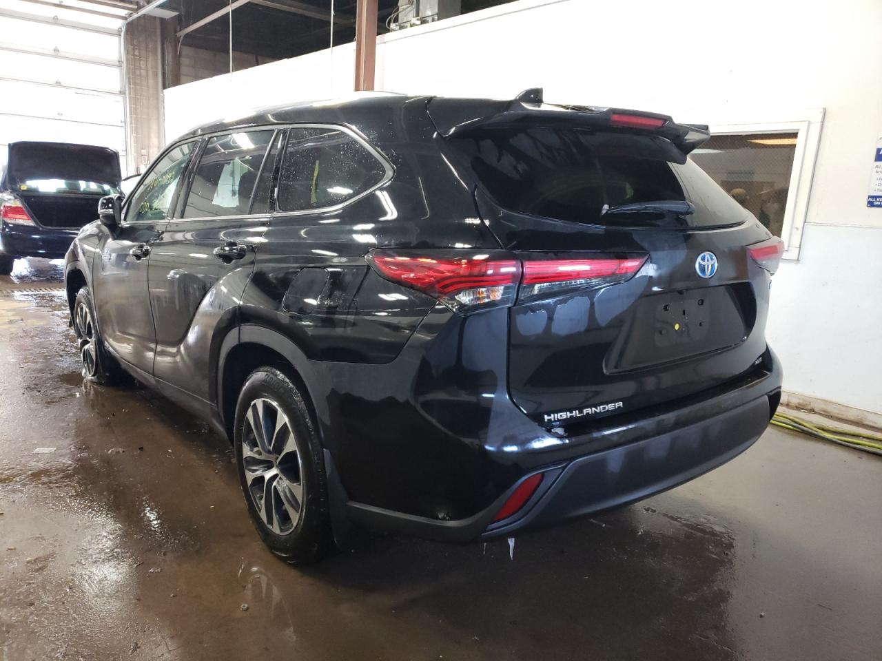 Photo 3 from auction – 2020 TOYOTA HIGHLANDER with VIN 5TDHBRCH7LS504243