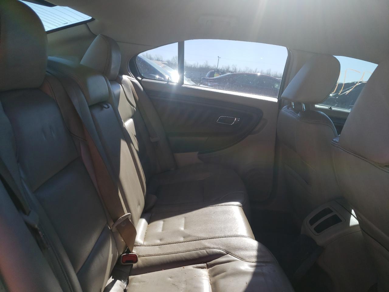 Photo 6 from auction – 2010 FORD TAURUS SEL with VIN 1FAHP2EW4AG117554