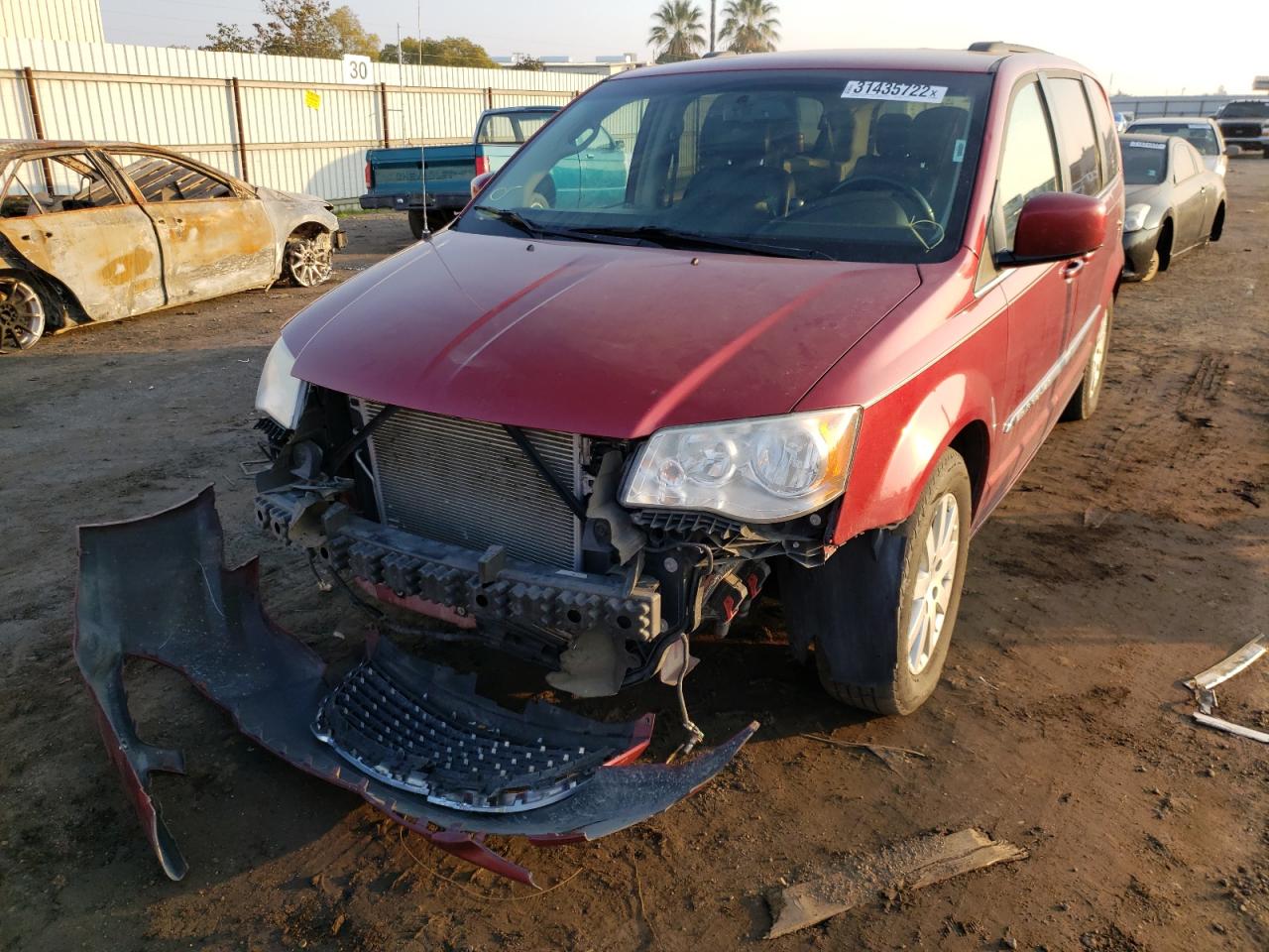 Photo 2 from auction – 2014 CHRYSLER TOWN & COU with VIN 2C4RC1BG5ER160628