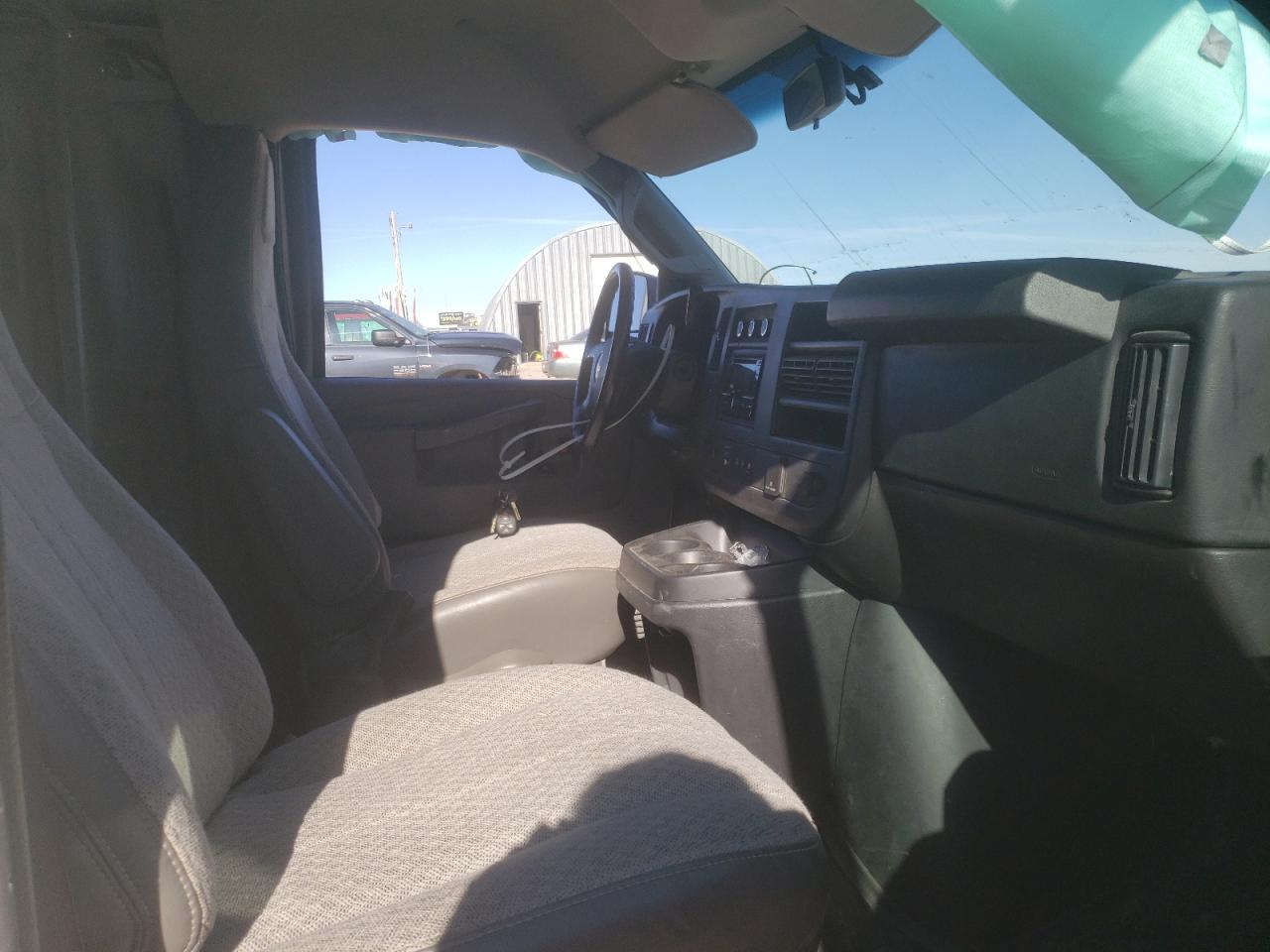 Photo 5 from auction – 2016 CHEVROLET EXPRESS G2 with VIN 1GCWGAFG0G1227659