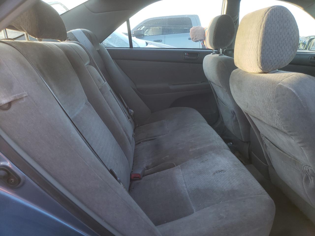 Photo 6 from auction – 2004 TOYOTA CAMRY LE with VIN JTDBE32K640259172