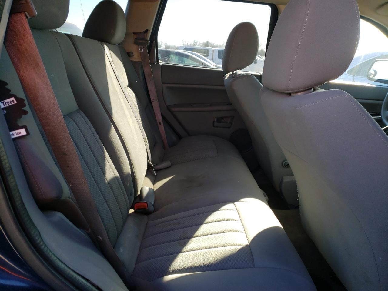 Photo 6 from auction – 2005 JEEP GRAND CHER with VIN 1J4GR48K65C674719