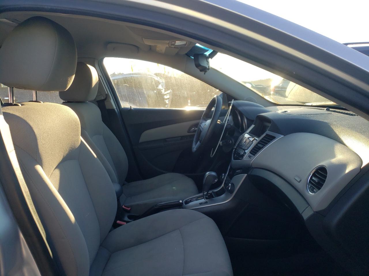 Photo 5 from auction – 2011 CHEVROLET CRUZE with VIN 1G1PC5SH2B7189372