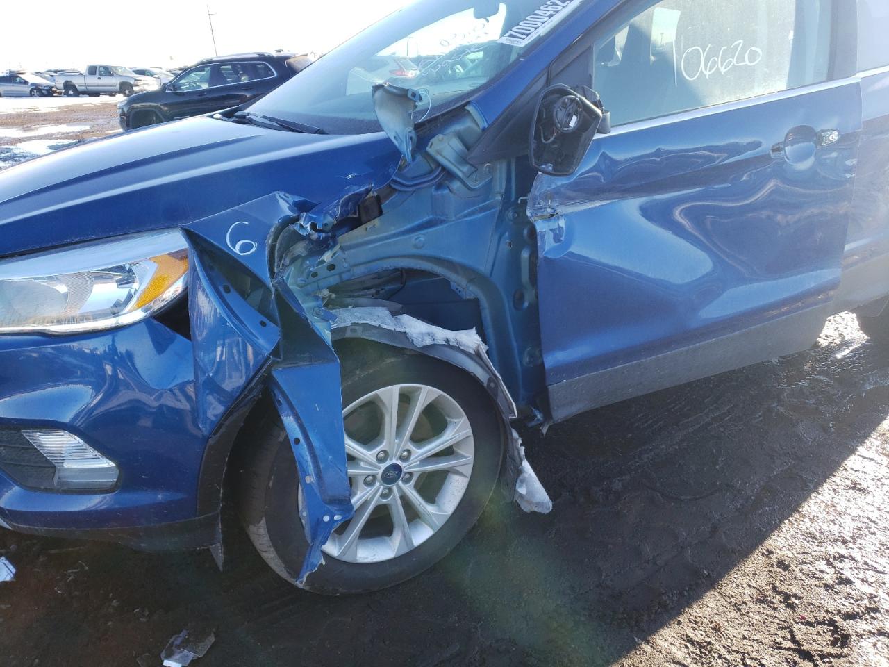 Photo 9 from auction – 2017 FORD ESCAPE SE with VIN 1FMCU9GD5HUD66275