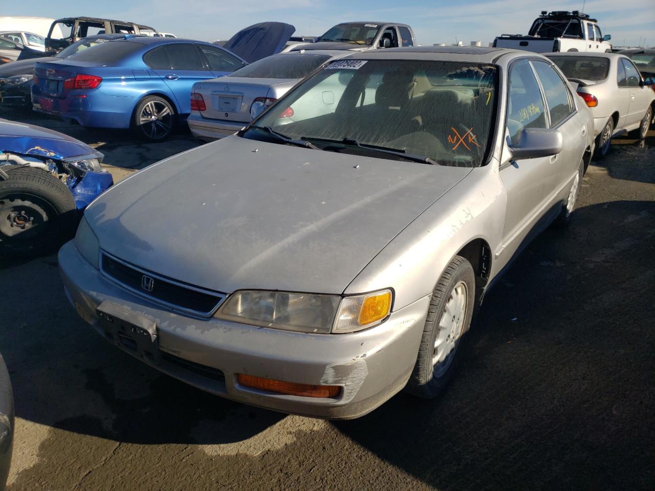 Photo 2 from auction – 1996 HONDA ACCORD EX with VIN 1HGCD5653TA126841