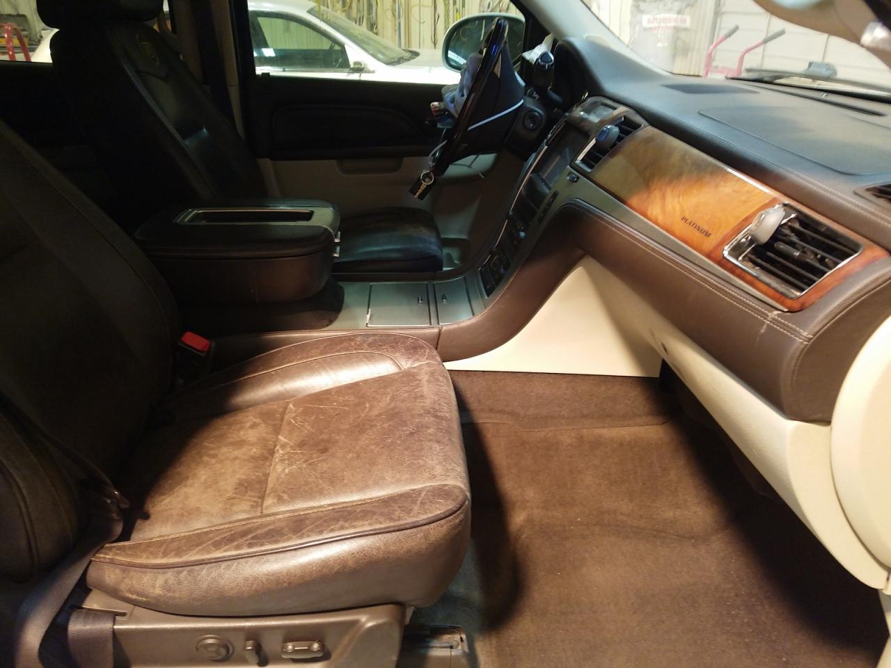Photo 5 from auction – 2013 CADILLAC ESCALADE P with VIN 1GYS4DEF5DR165734